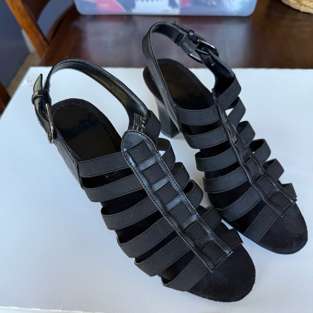 AEROSOLES Black Buckle strap, sandal, heel 3inch strappy Gin Rickeys Size 9 1/2